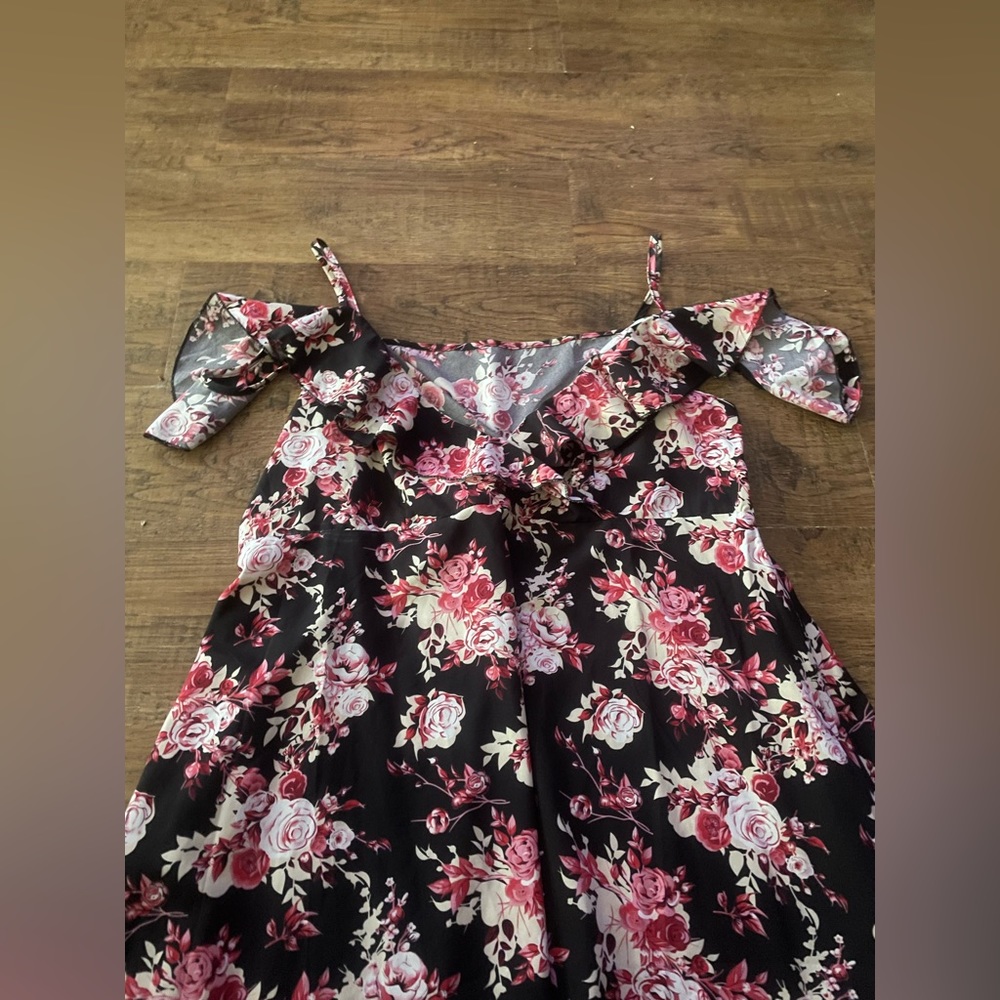 Cold shoulder dress 2X pink floral - Picture 4 of 5